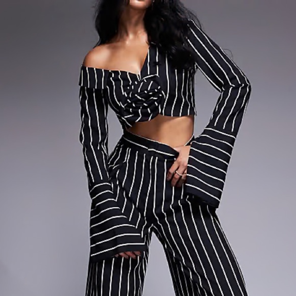 ASOS Luxe Black & White Striped Off Shoulder Cropped‎ Blouse, SZ 6 NWT
